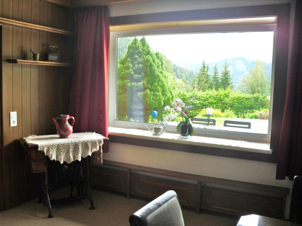 Appartement Latschen - Ferienhaus Бад Кляйнкирххайм Номер фото